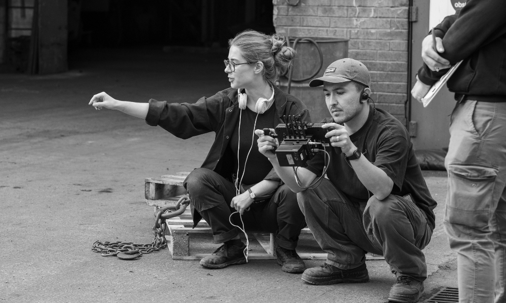 vida skirk directing on set