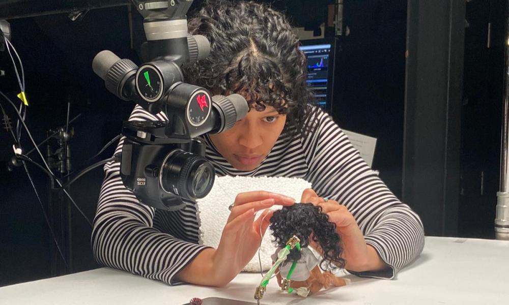 aliyah animating on set