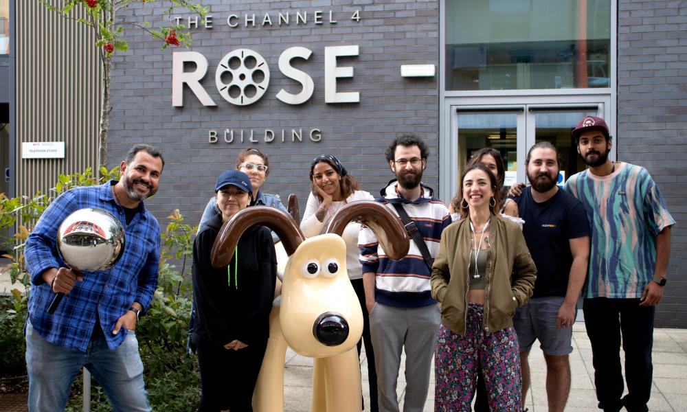 roni and students with gromit