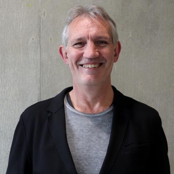 Ian Lewis Profile Picture